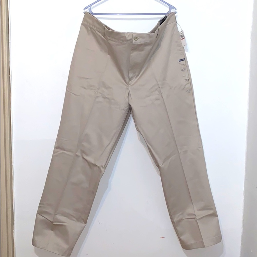 Van Heusen Men’s Classic Fit Khakis/Chinos